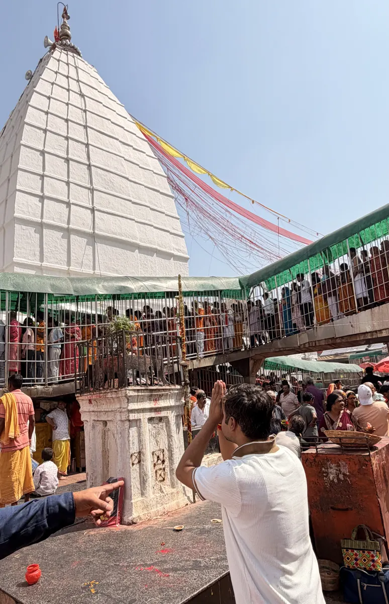 Baidyanath Dham Jyotirlinga temple with devotees, Deoghar, Jharkhand