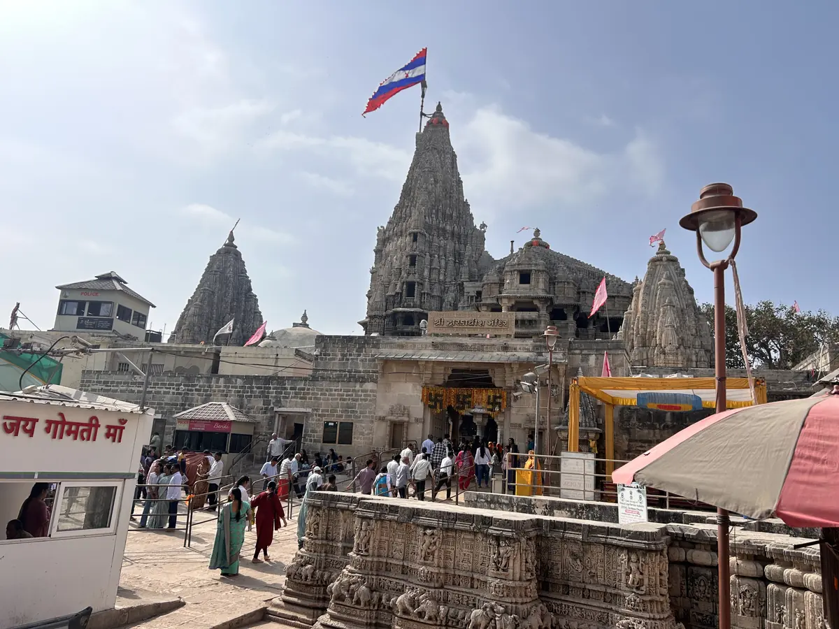 Dwarkadhish Temple, the Jagat Mandir, rising above the Gomti riverfront in Dwarka, Gujarat